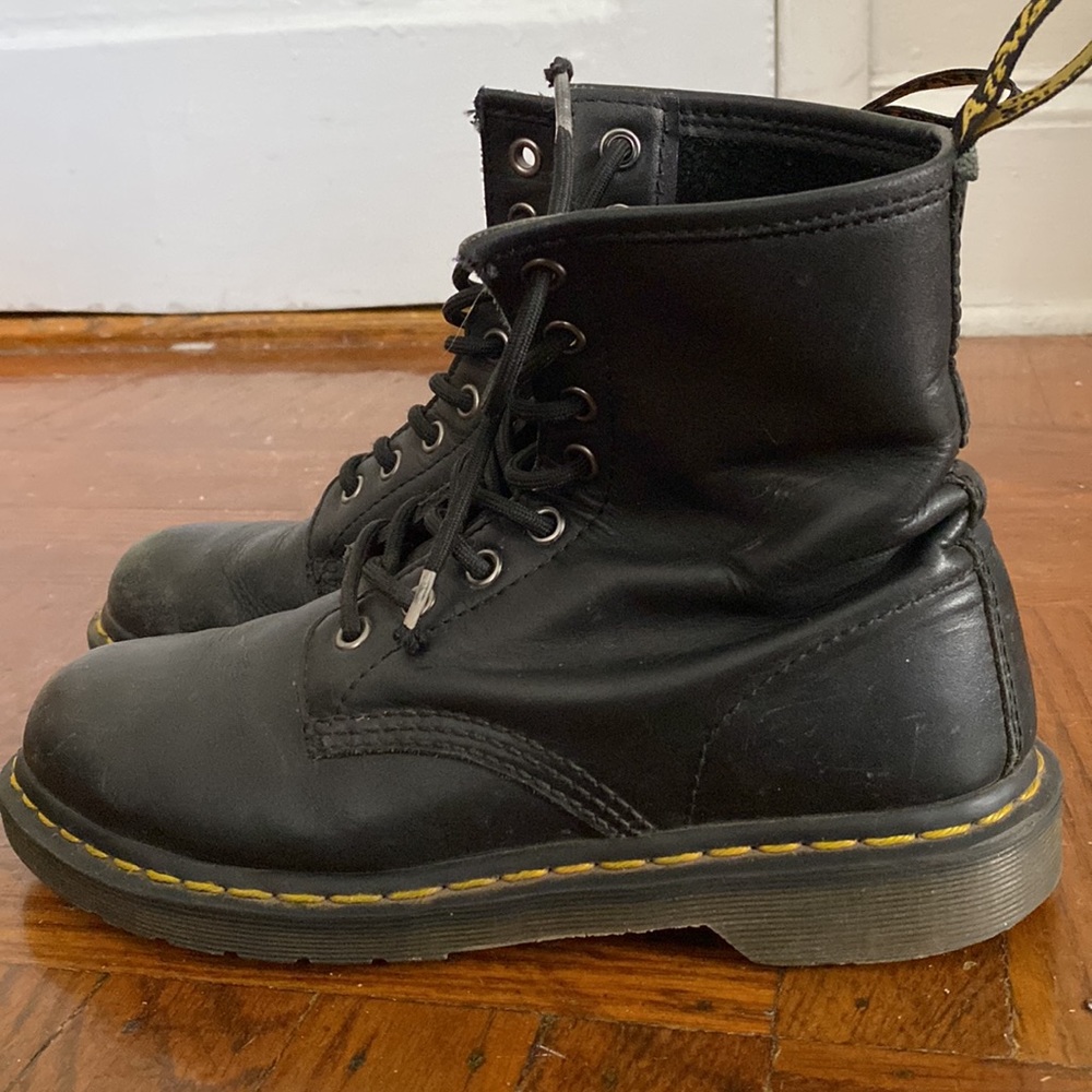 Black doc martens 1460